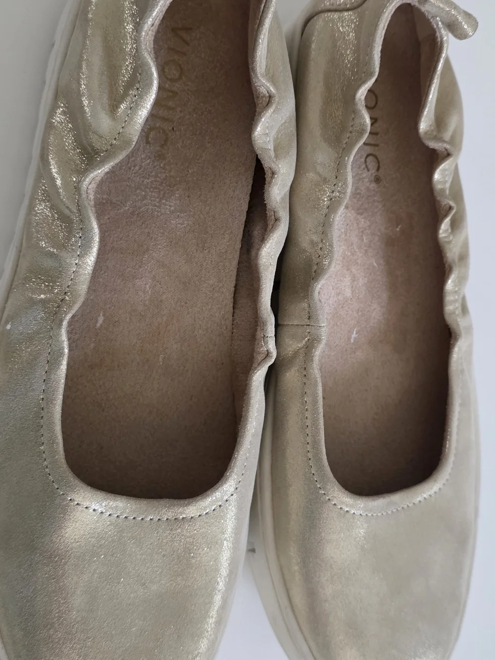 Vionic gold slip